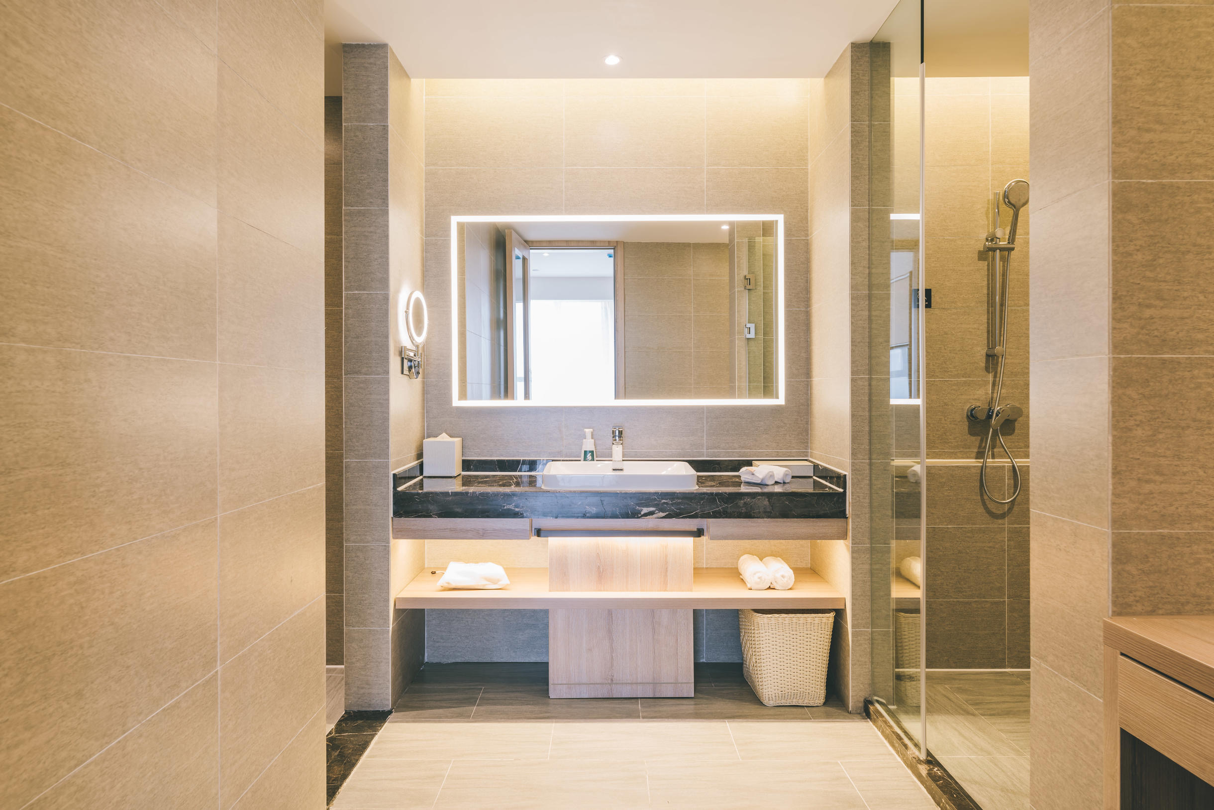 尊贵套房（小冰箱 +浴袍+电视投屏）