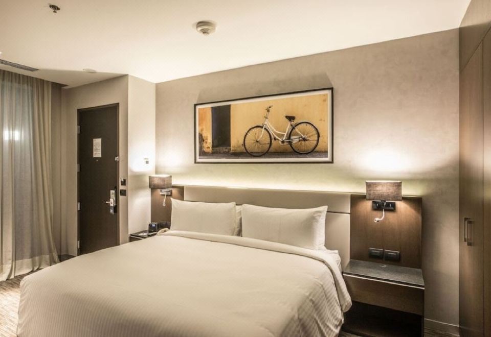 城市景致特大床套房-带阳台