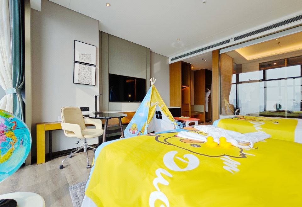 Sheraton Hotel KaifengFamily-friendly 2-bed Room
