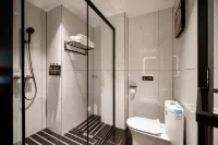 Waterfront Huiting Hot Spring Hotel