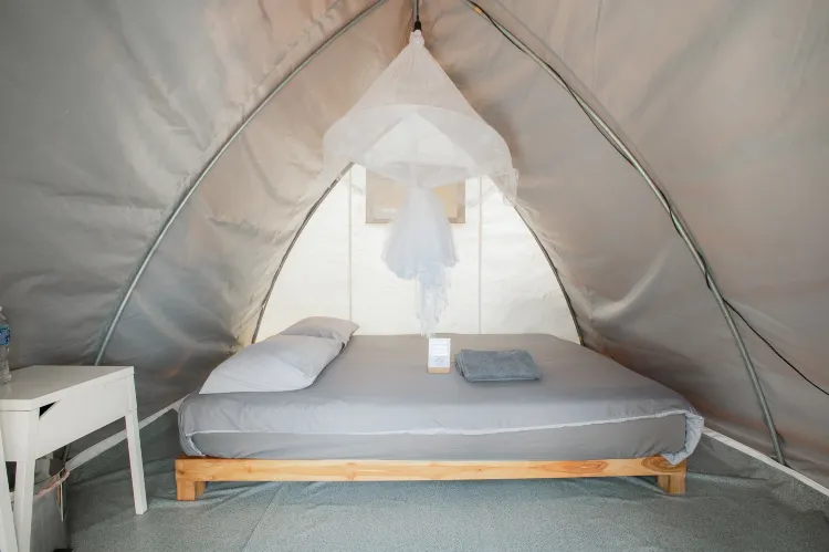 เต็นท์พร้อมห้องน้ำที่ใช้ร่วมกัน