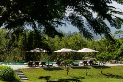 Sanctuary Chitwan National Park Hoteles en 