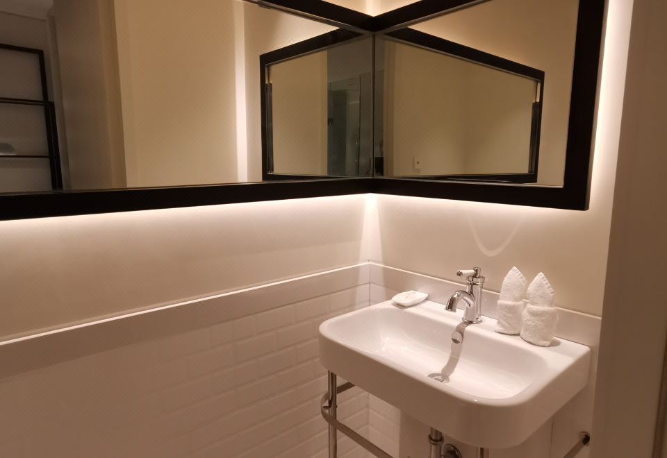 Jinling ResortLakeside Garden Double Bed Room