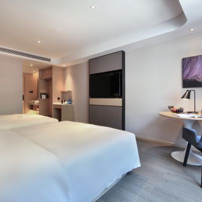 雅緻雙床房（獨立小冰箱+投屏） 桂林陽朔西街亞朵飯店優惠