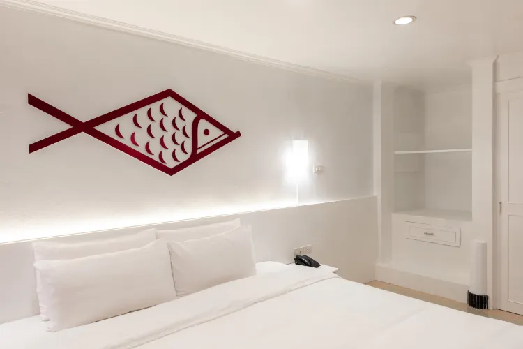 ห้องพักเตียงเดี่ยวเชื่อมสระว่ายน้ำ