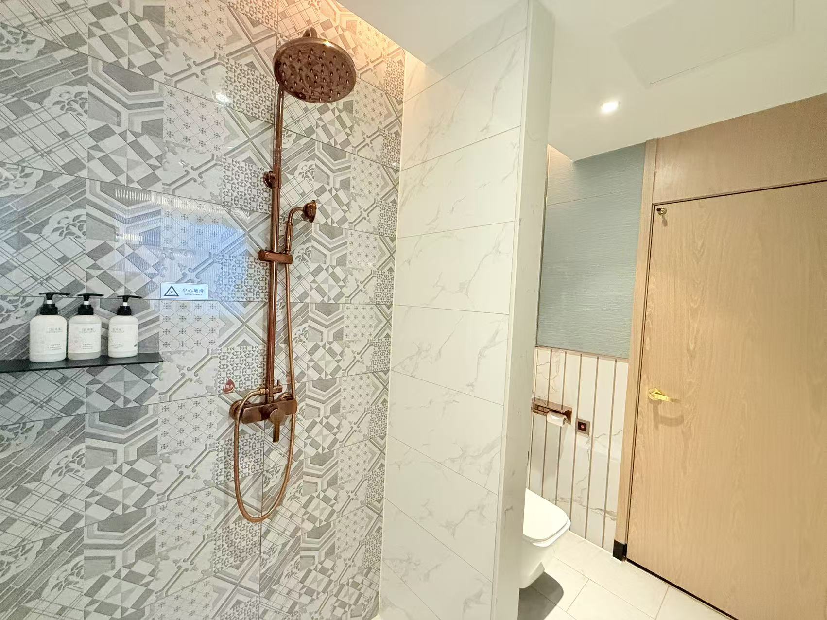 都会商务套房（智能马桶-小冰箱-裸棉寝具-陶瓷茶具）