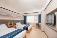 Three Kingdoms Grand Hotel (Hanzhong Central Plaza) Hotels in 
