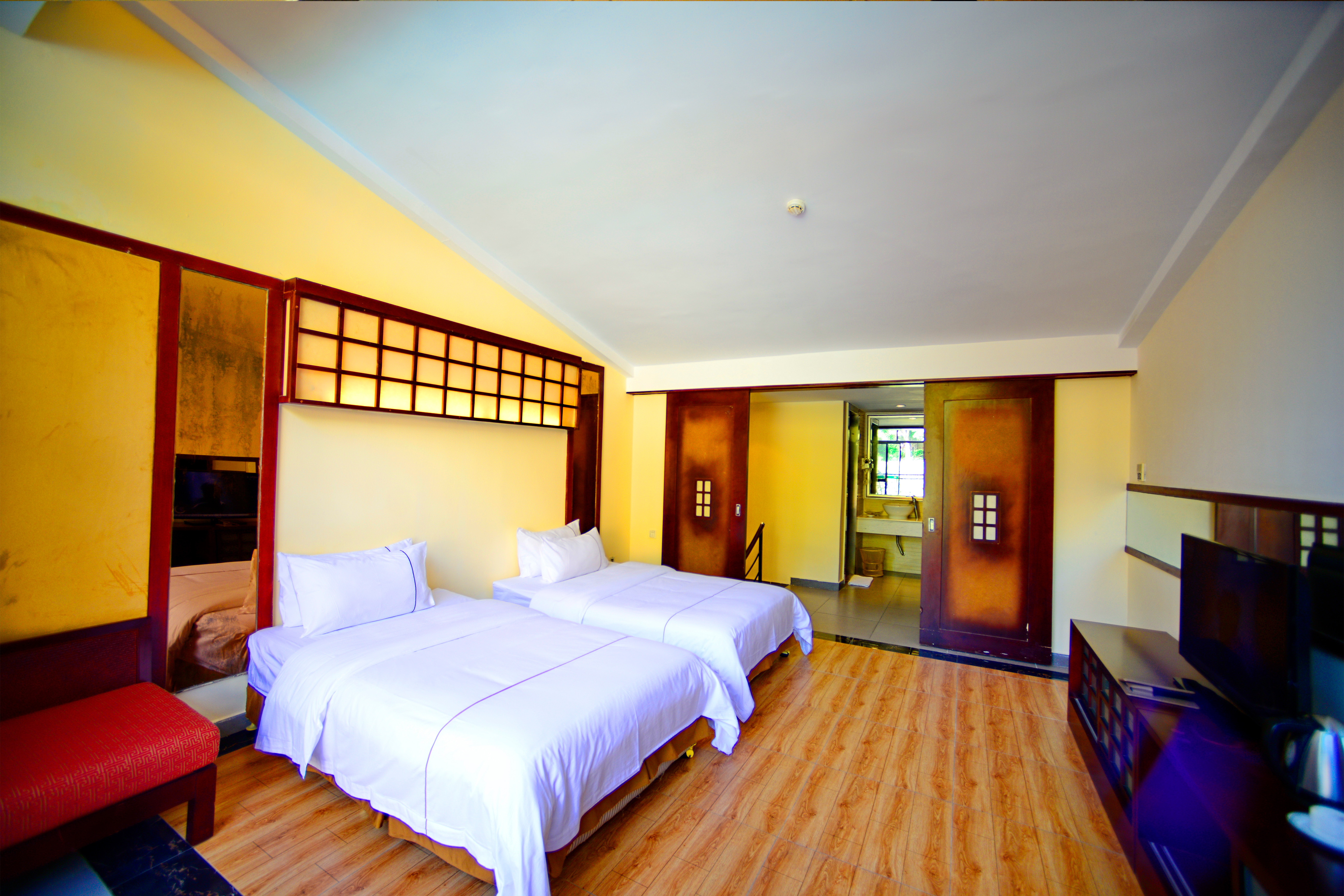 亲水别墅花园复式房|客房直达泳池|独立温泉池