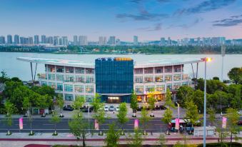 Shenxiangtang Riverview Art Hotel (Suining Dingsheng International Wanda Plaza)