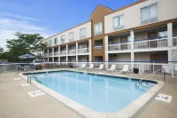 Howard Johnson by Wyndham Romulus Detroit Metro Airport