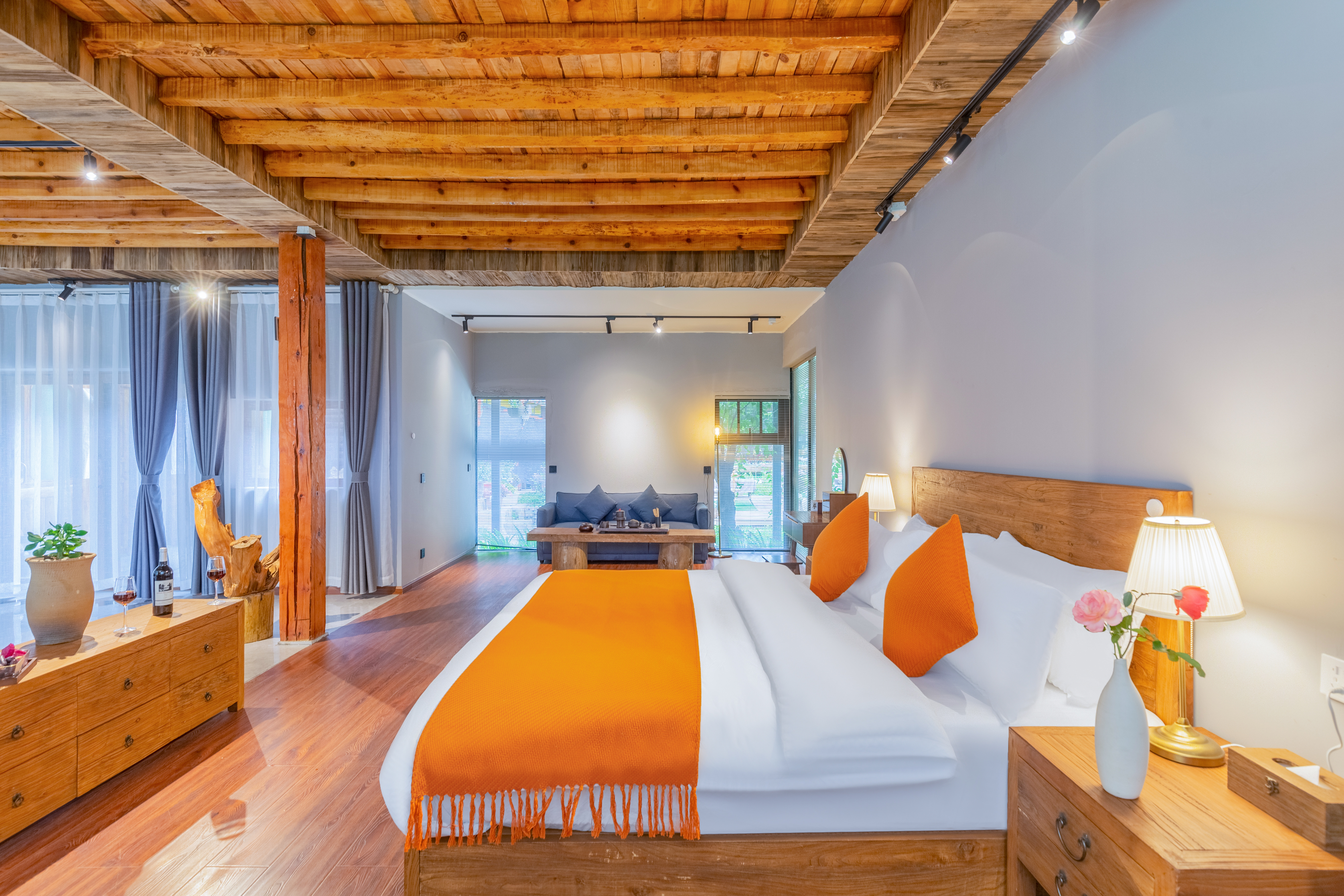 阳光温馨大床房