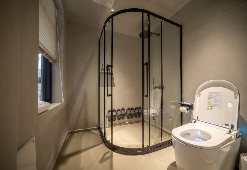 Qingcheng Mountain Qingwu HomestaySea View Private Hot Spring Projection Suite (Central Air Conditioning + Whole House Floor Heating)