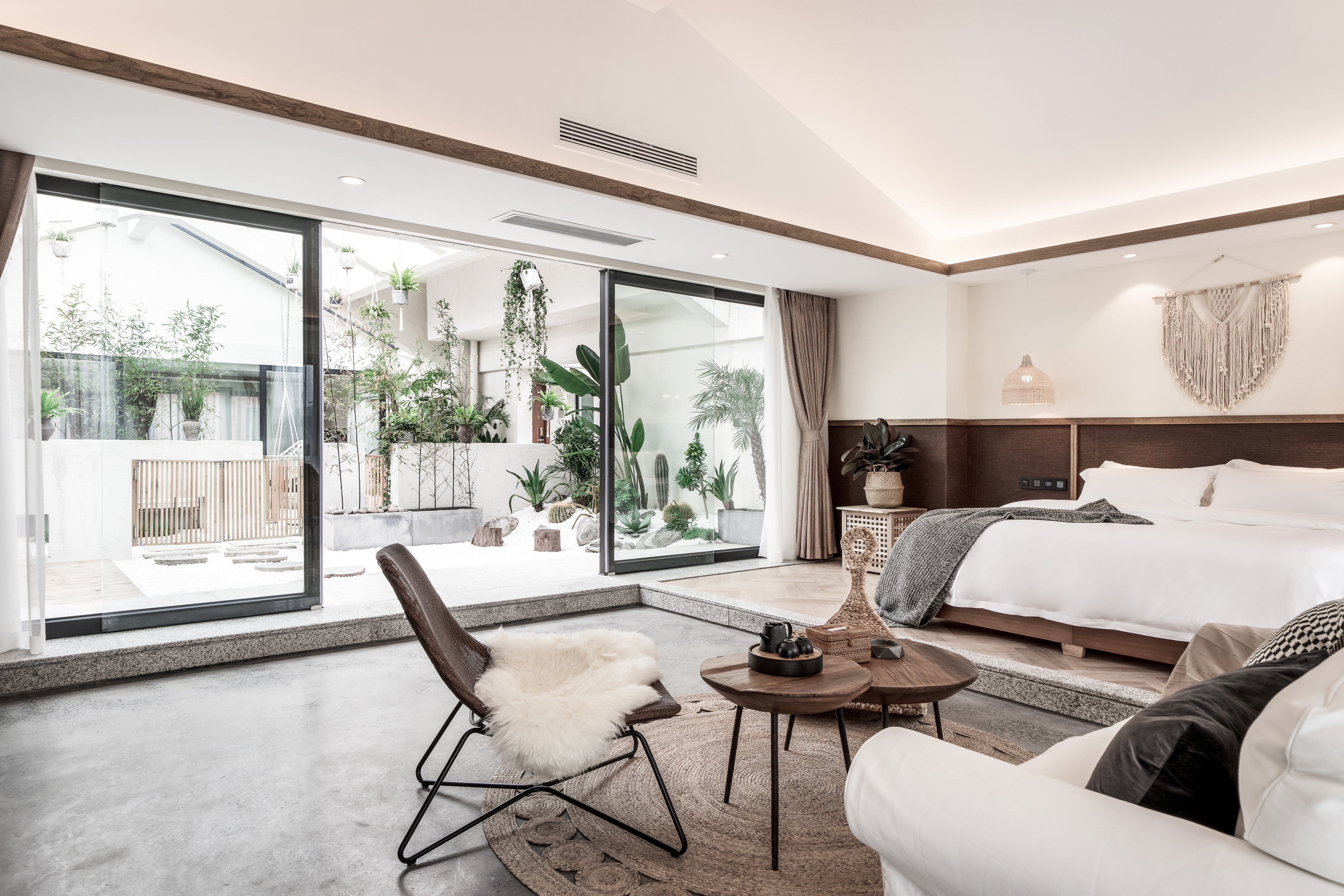 花园泡池大床房