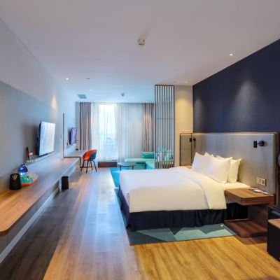 高級房 大床 陽台 廈門臨港智選假日飯店（高崎機場店）優惠