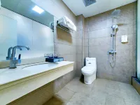 Xingcheng Business Hotel (Runfeng Plaza Store, Shangrao Wannian Pedestrian Street) Hotels in Wannian