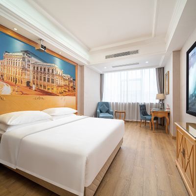 影音大床房（手機投屏+巨幕投影） 維也納飯店（深圳天寶路店）優惠