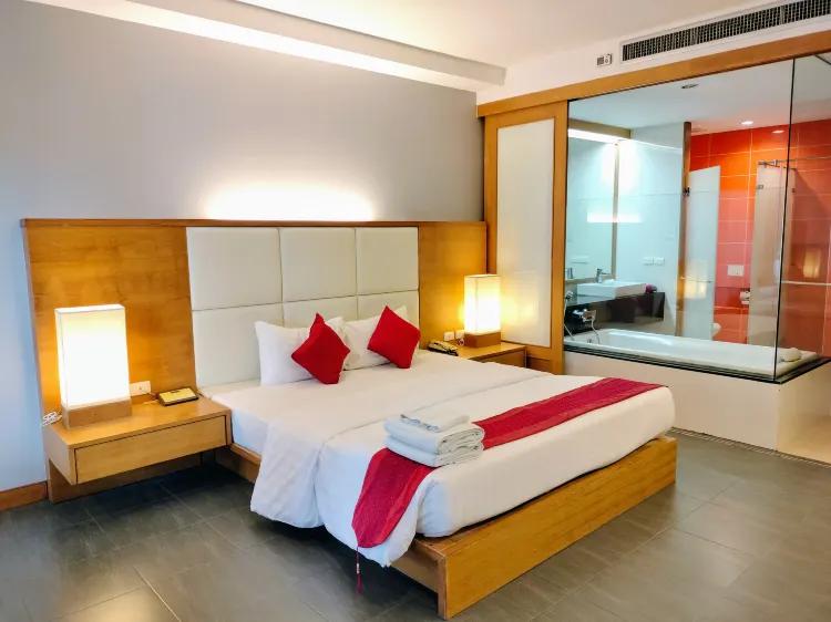 ห้องดีลักซ์ พร้อมอ่างอาบน้ำ (ตัวตึก ฝั่งทะเล)