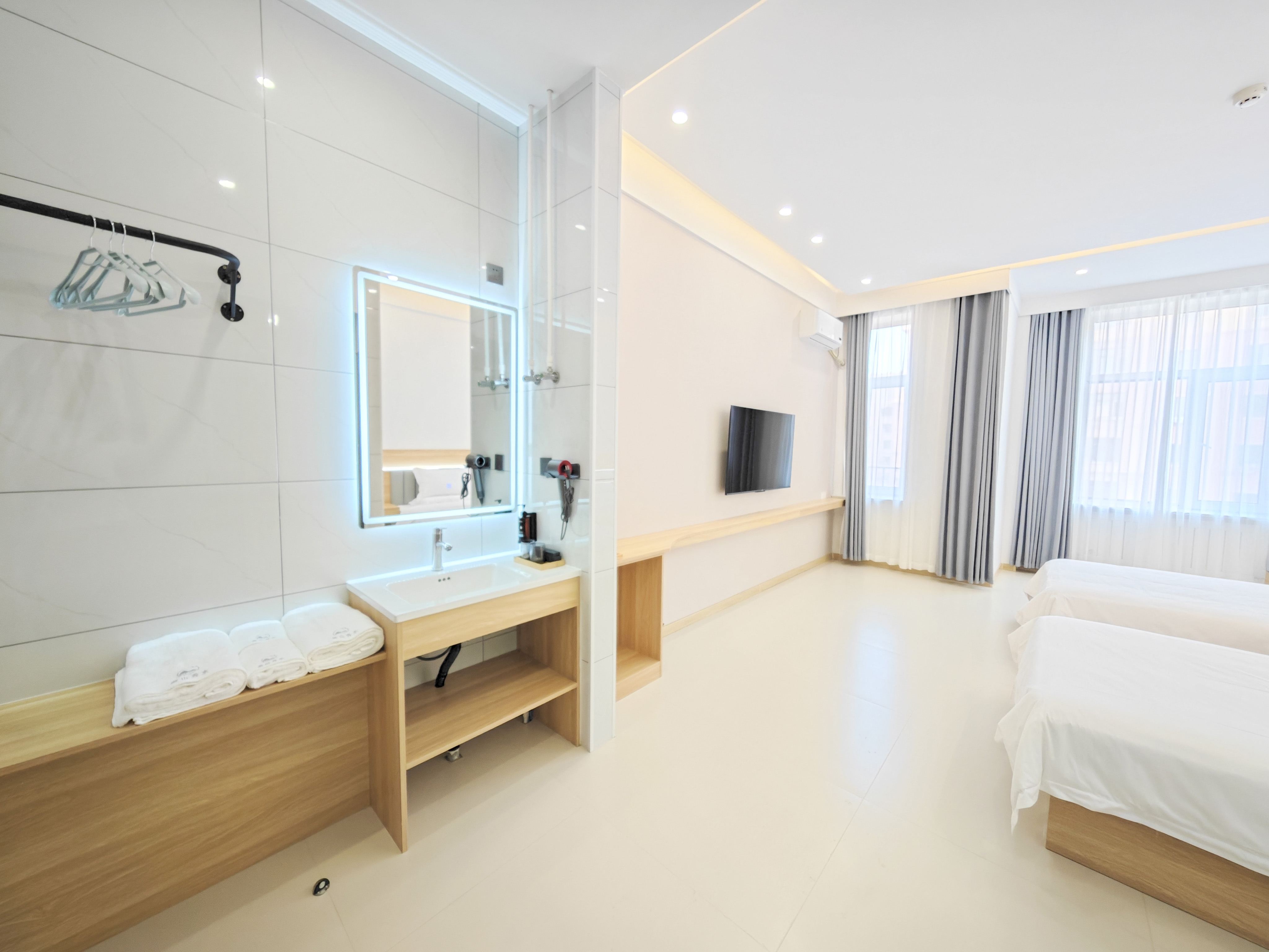 Sunshine Superior Room (2 Beds)