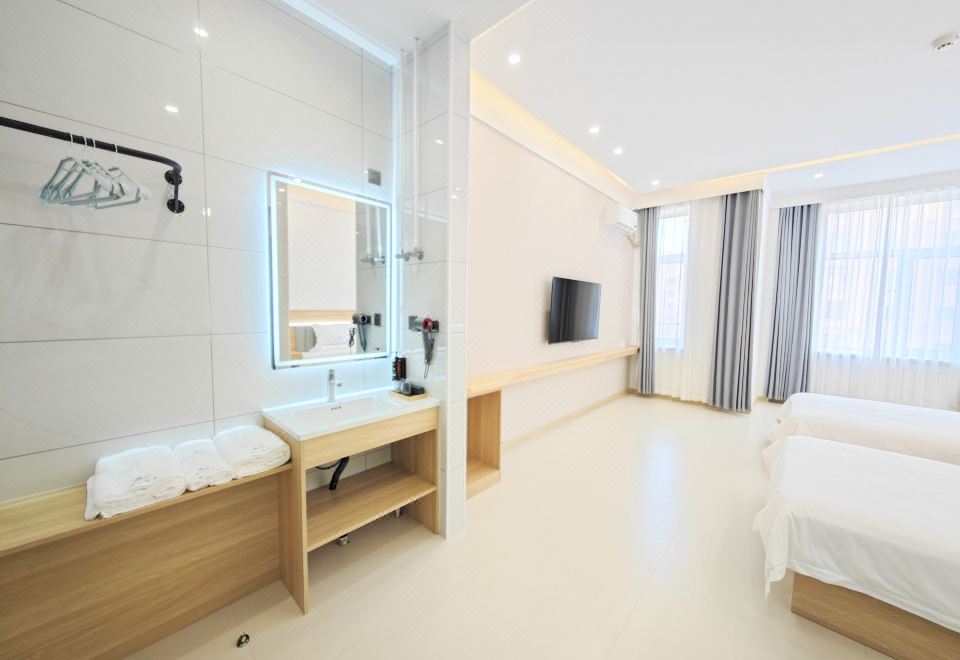 Sunshine Superior Room (2 Beds)