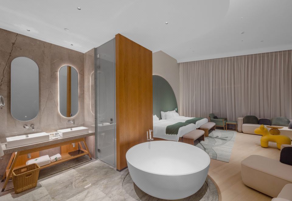 Deluxe Family Room