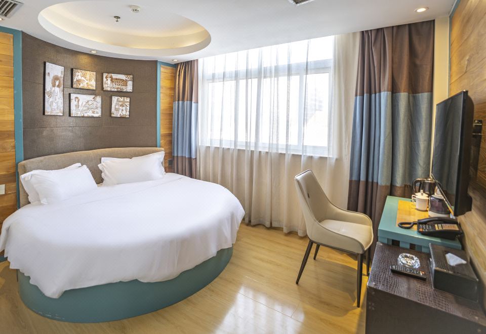 Theme Round-bed Room