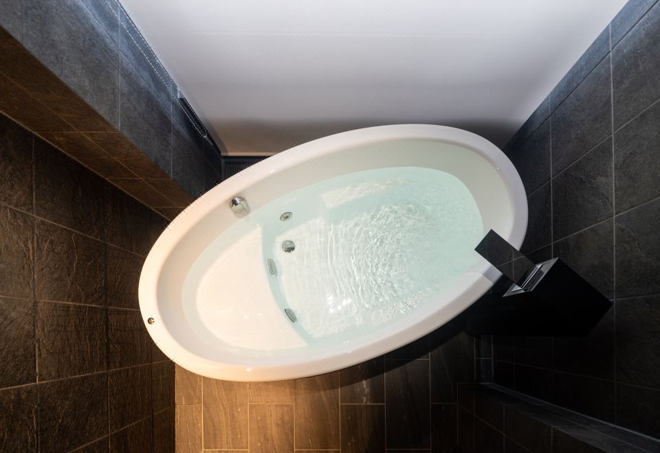 附樓4F和洋室帶富士山景觀浴缸臥室靠窗