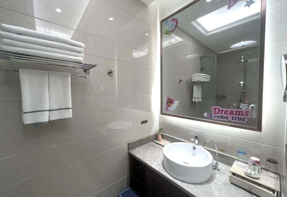 Baihualin Hot Spring Valley HotelSophie Ruby Theme Family Room