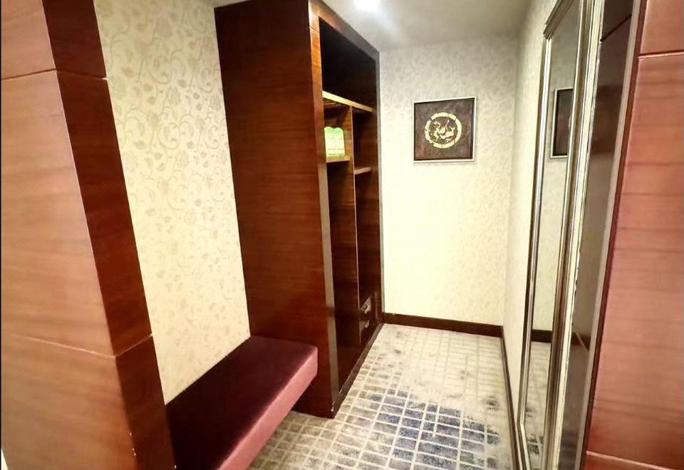 Family Room - 17-Room