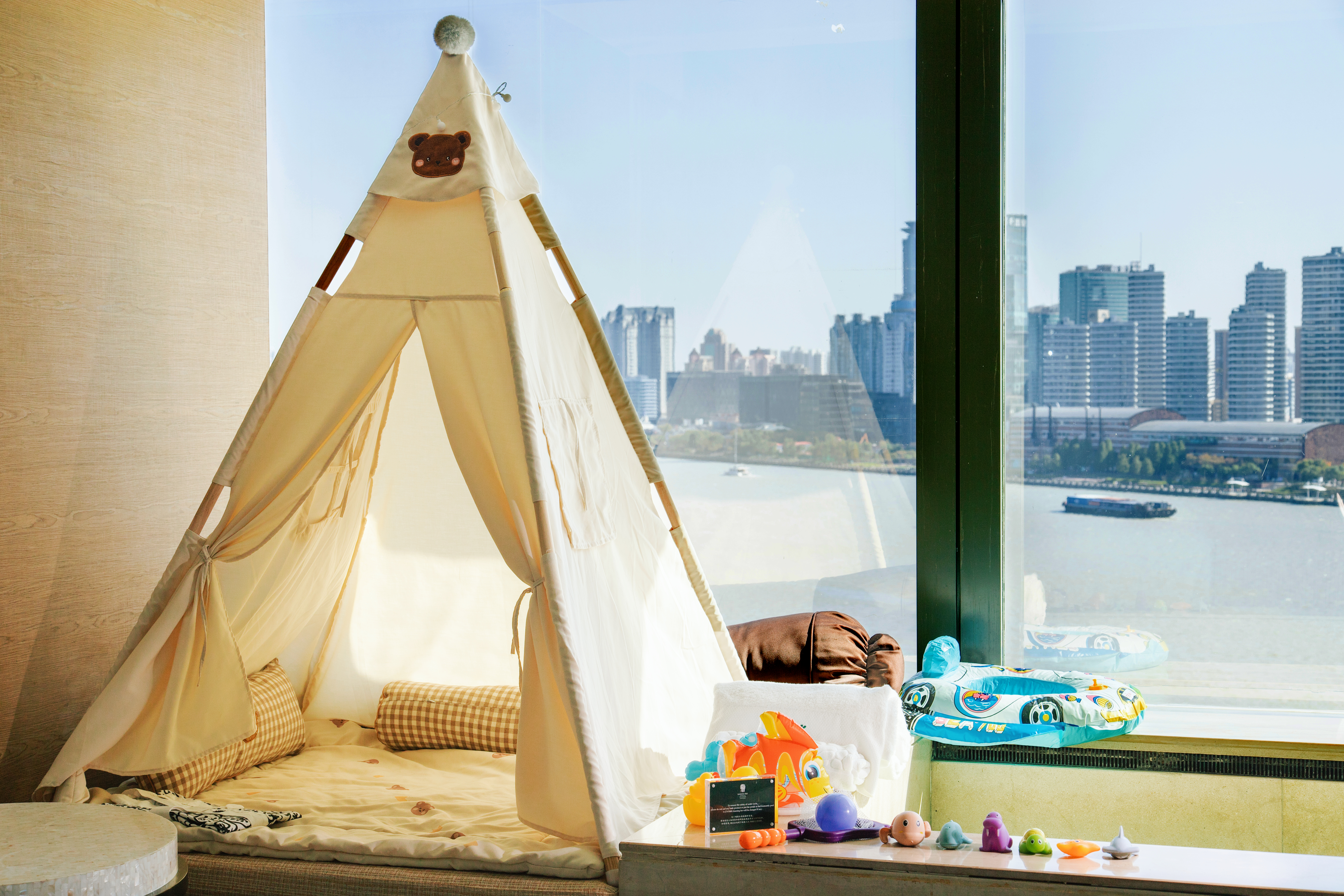 亲子设施布置-悦心池江景房|亲子悦游