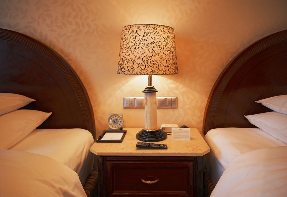 商務湖景大床房