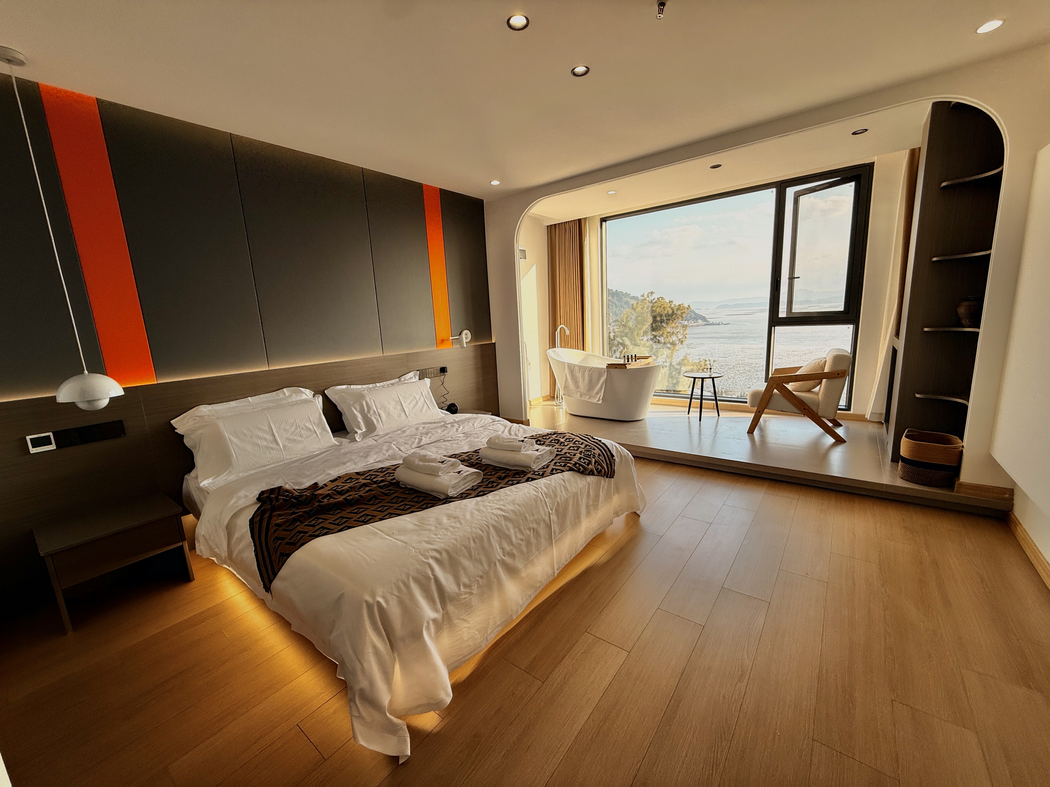 畔海浴缸大床房