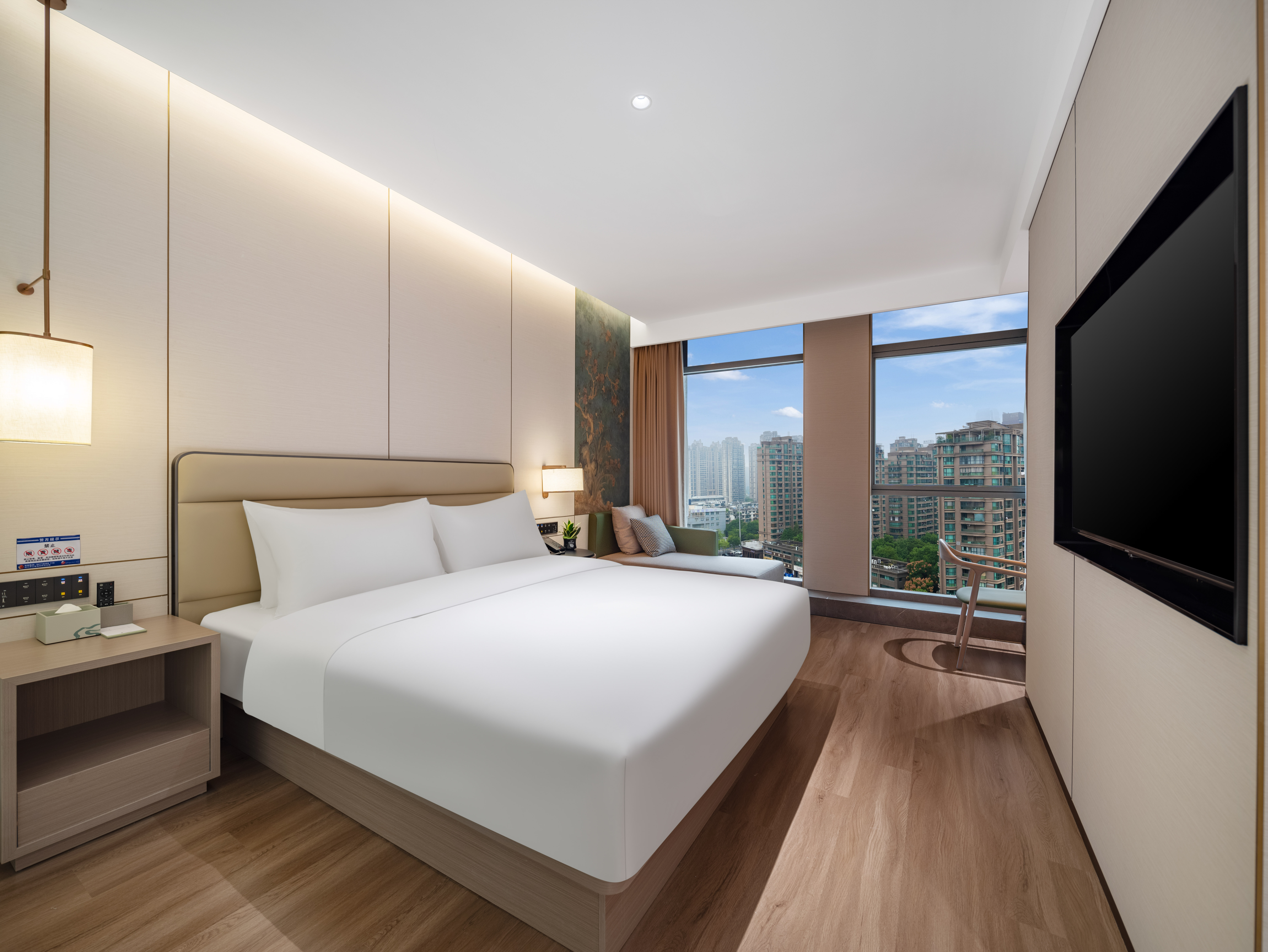 曼享行政大床房-智能客控+全景落地窗