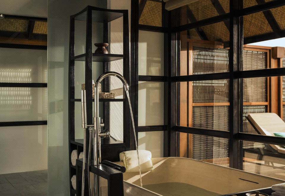 2晚日出泳池沙滩小屋+2晚日落水上泳池别墅