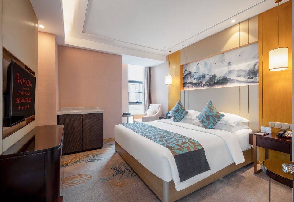 Ramada by Wyndham Yiyang TaojiangExecutive Queen Room