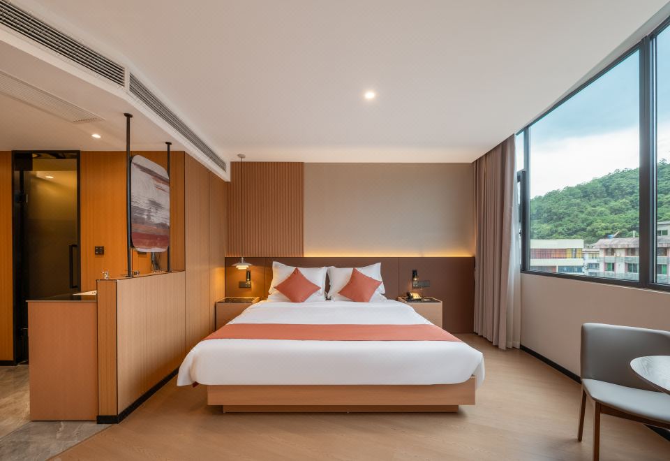豪华大床房（智能客控+手机投屏）