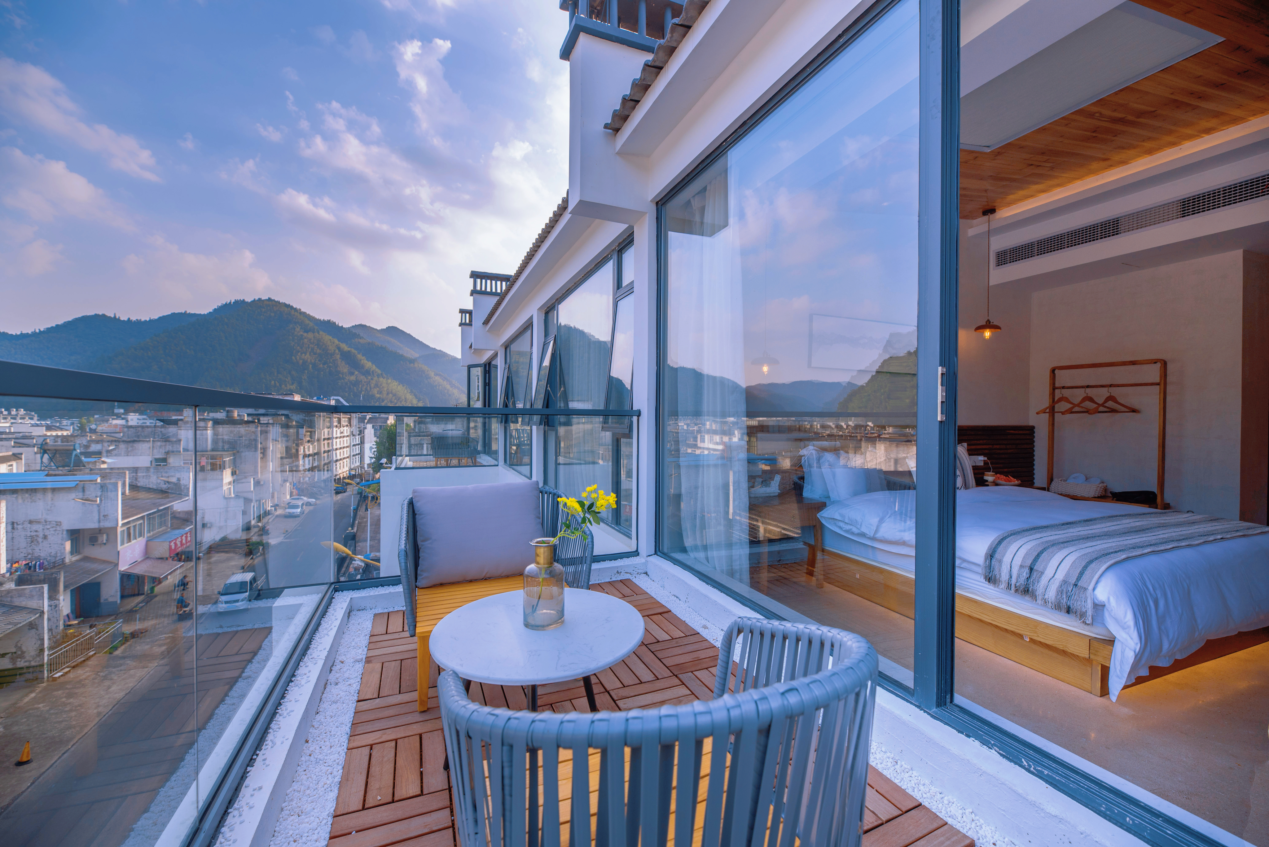 逐月·空眠大床房（全景阳台+天窗+Simmons品牌床垫）