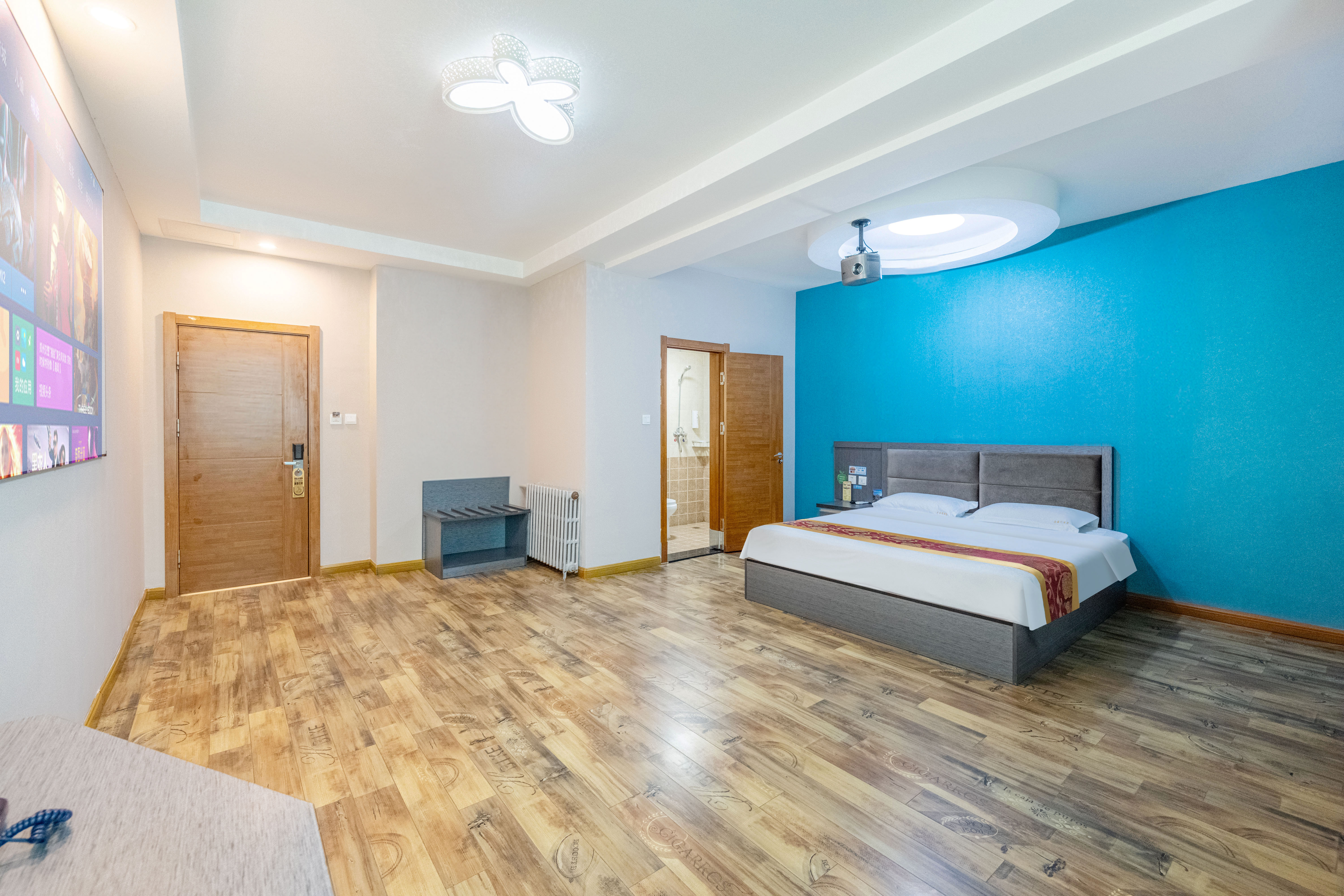 悦享·影音大床房|百寸幕布|腾讯会员|无线投屏