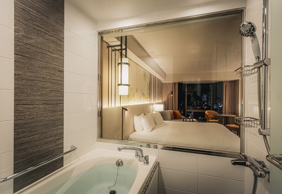 行政豪華特大床房天空樹側帶景觀浴缸