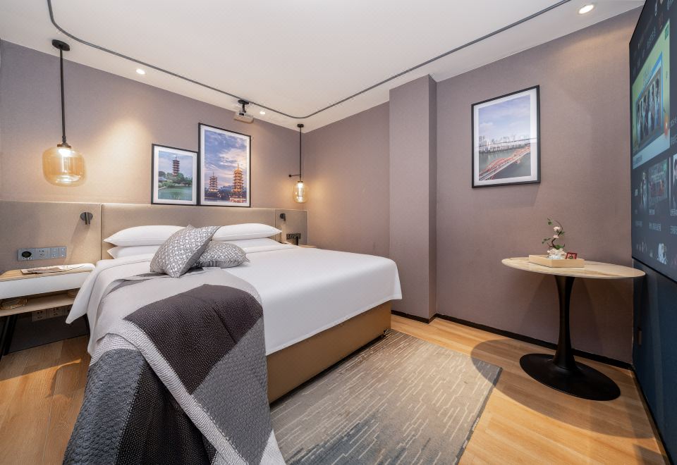 Enjoy?智能影院房【会员可投屏+4K高清+环绕立体声】