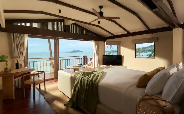 ลักซ์ 4 ห้องนอน แกรนด์ บีชฟรอนท์ พูล วิลล่า 