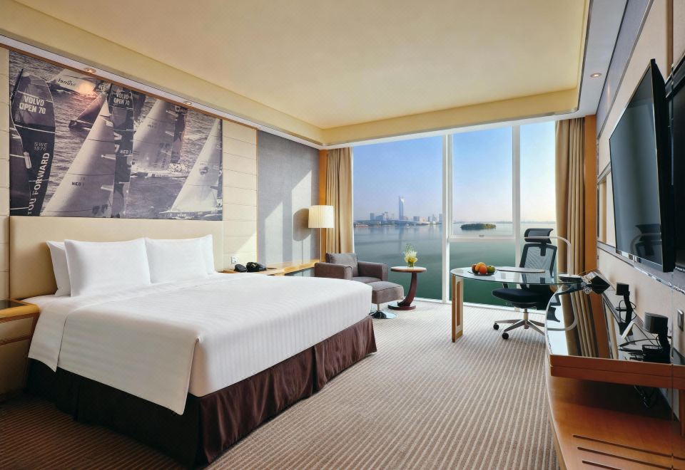 Crowne Plaza SuzhouDeluxe Lake-view  Room