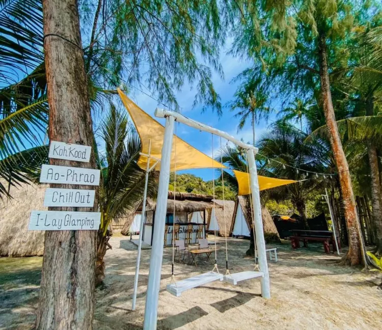 Beach Hut With Shared Bathroom