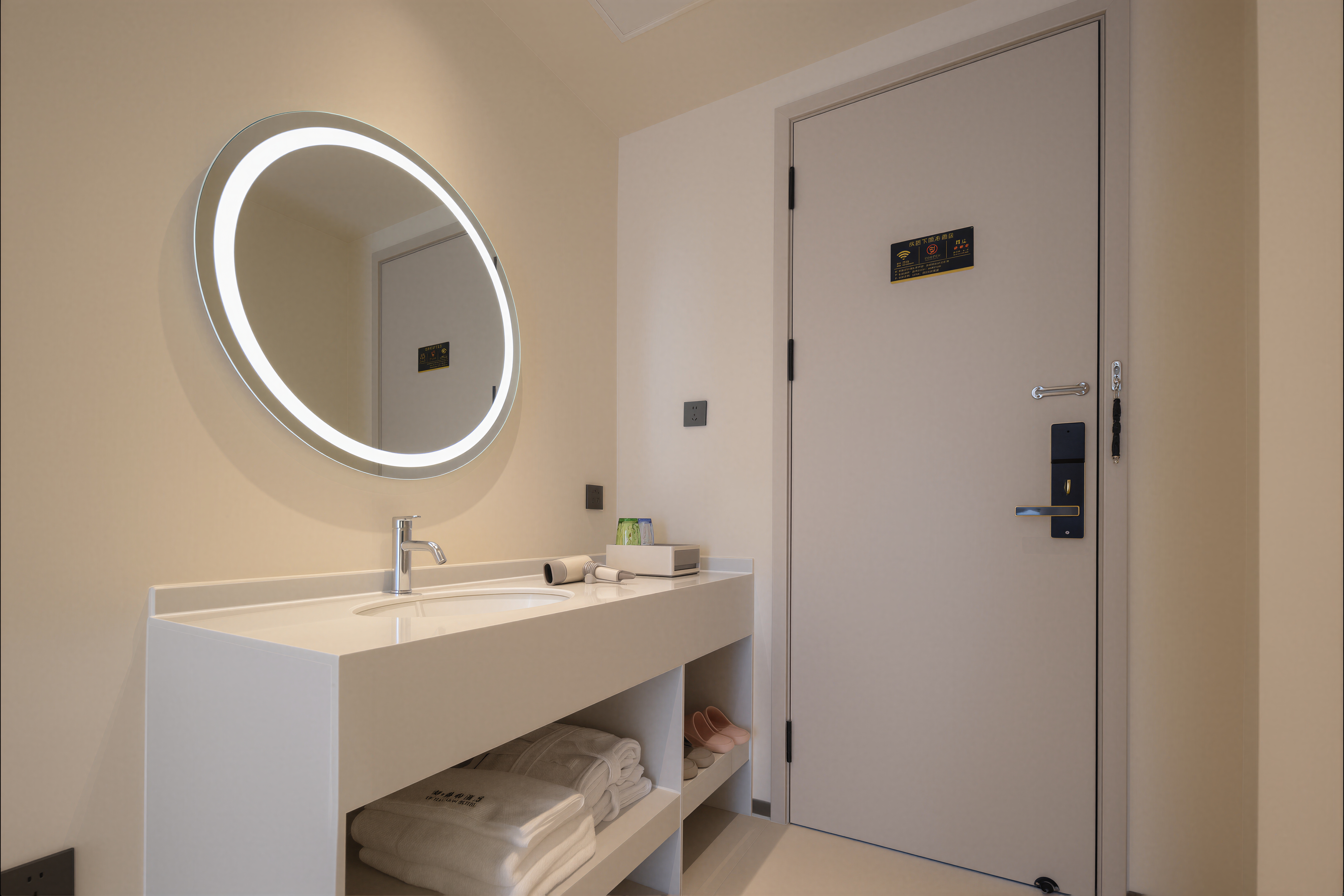 椰影窗韵丨雅致大床房[AI智控-迷你冰箱-柔软床品]