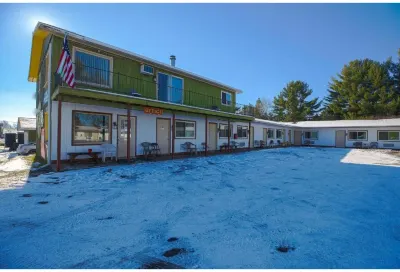 Love Hotels Tomahawk by OYO at Lake Mohawksin WI のホテル