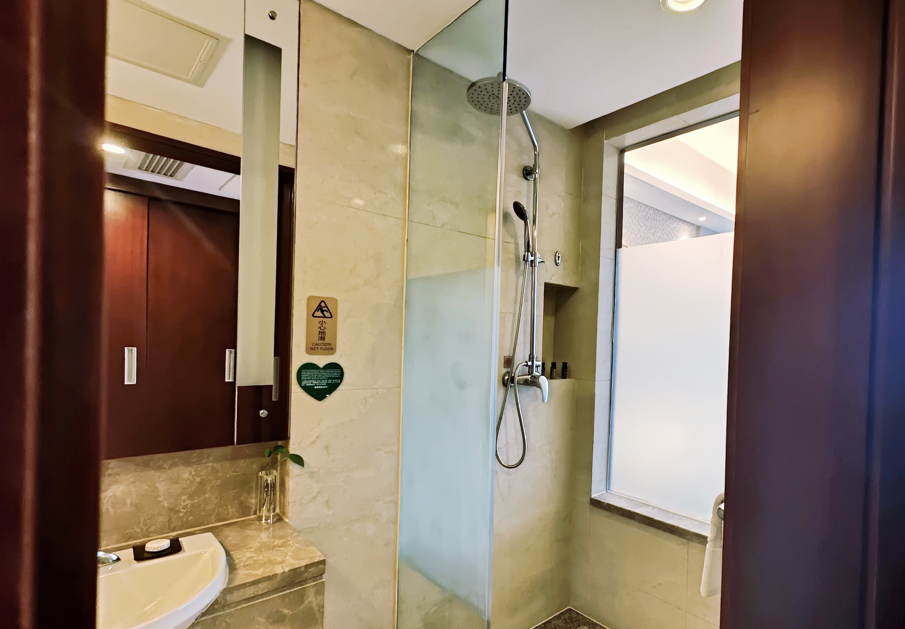 商务大床房（城市景观+城中漫居+慕斯床品）