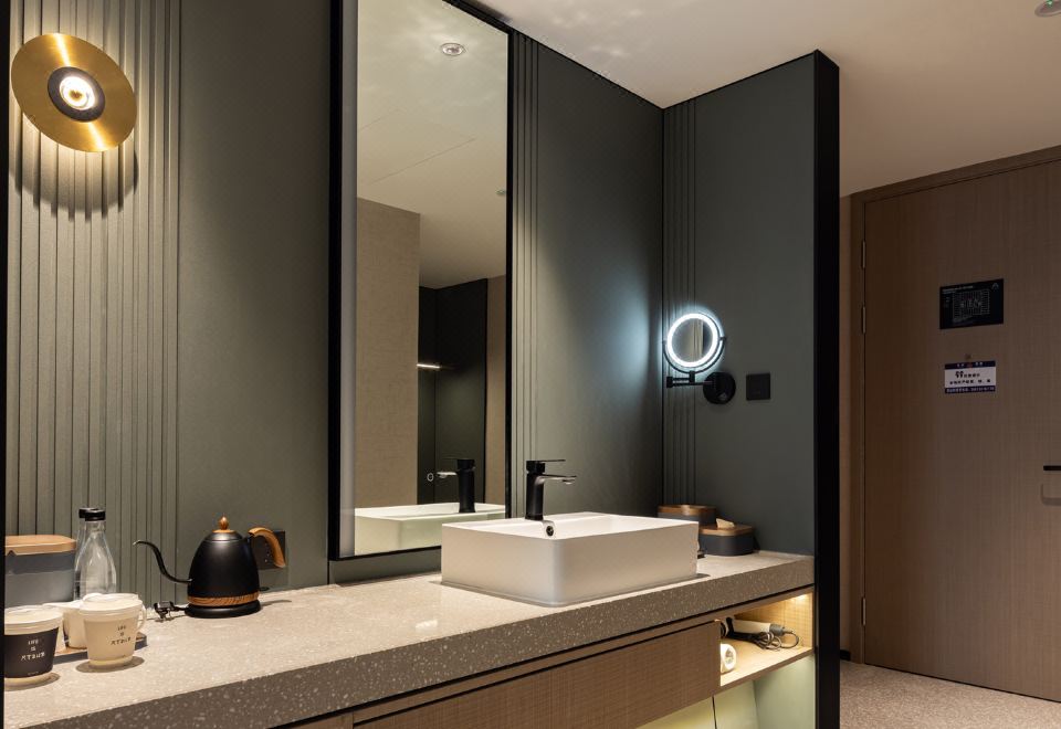 Shenzhen Nanshan Science Park high-tech Central ATOURS HotelExecutive Queen Room