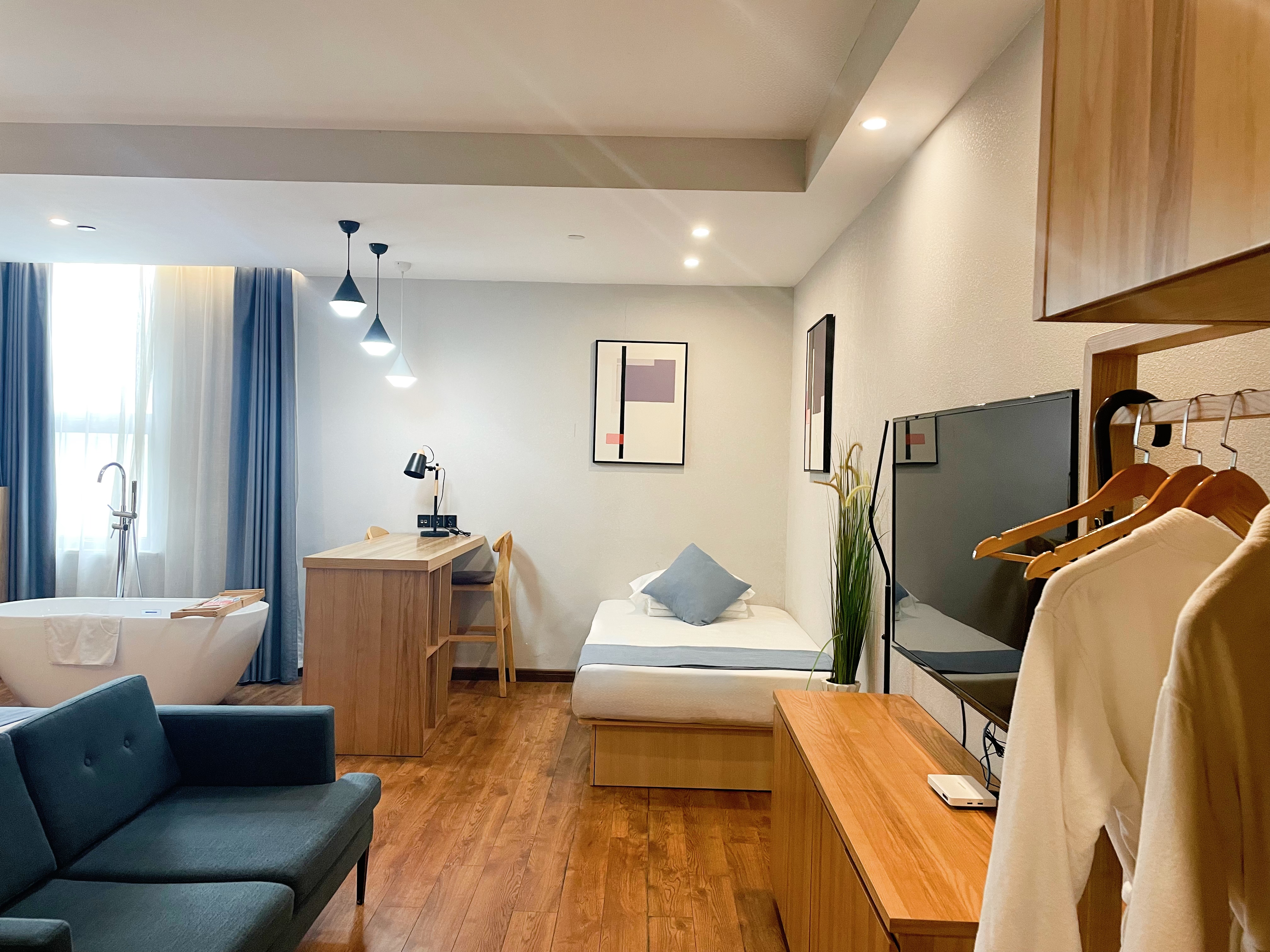 精选亲子房（静享时光+投屏电视+阿道夫洗护套装）