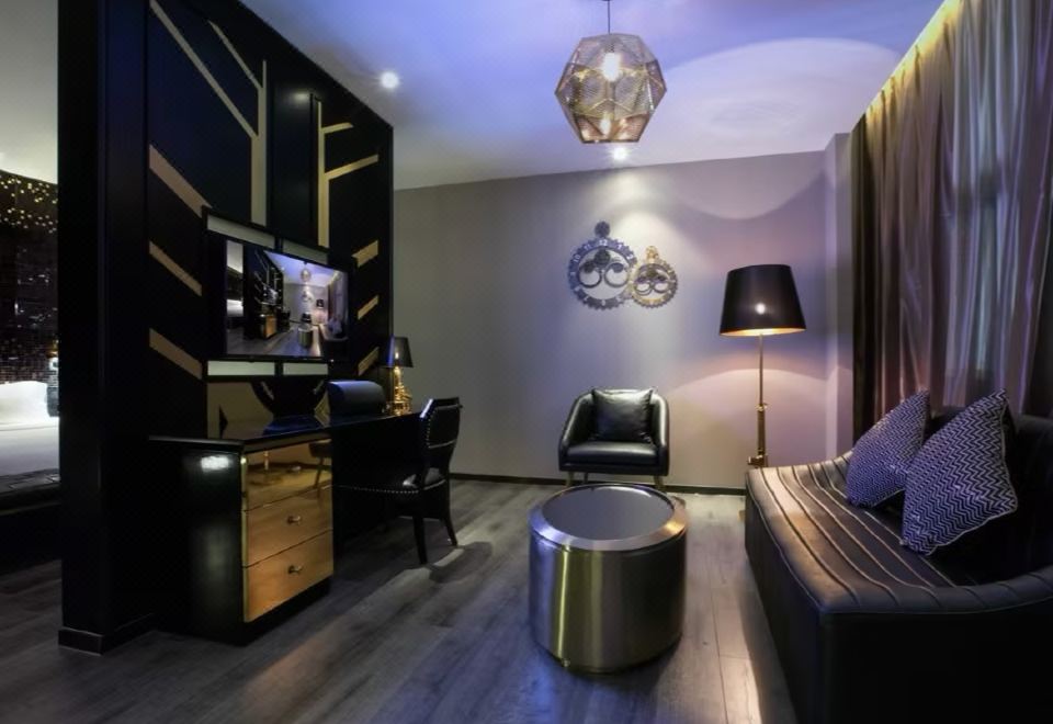 设计师套房（迷你冰箱+双洗手池+惬意浴缸+衣帽间）