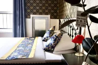 On the other hand· Chasing Waves Hidden Sea Holiday Homestay (Rushan Yintan Beach Branch)