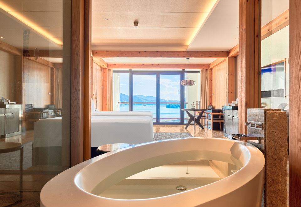 尊享行政湖景双床房